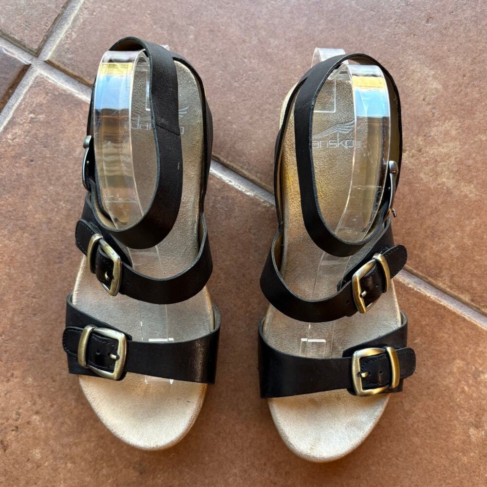 Dansko "Lou" Black Leather Strappy Wedge Sandals w Brass Tone Hardware US 7.5-8 - Picture 6 of 16